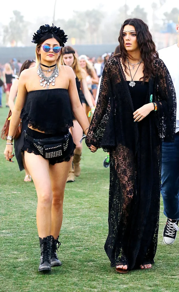 7 Gaya Kylie Jenner di Coachella 2026: Statement Fashion yang Mengguncang Festival