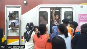 7 Penumpang Terjepit di Gerbong KRL Bekasi Timur, Evakuasi Sulit Karena Ruang Sempit