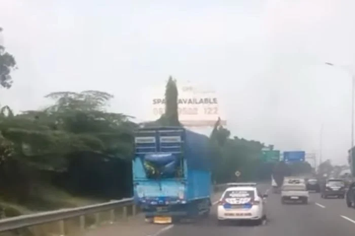 Aksi Kejar-kejaran Innova dan Livina di Tol Jadi Sorotan, Polisi Tangguhkan Penyebab