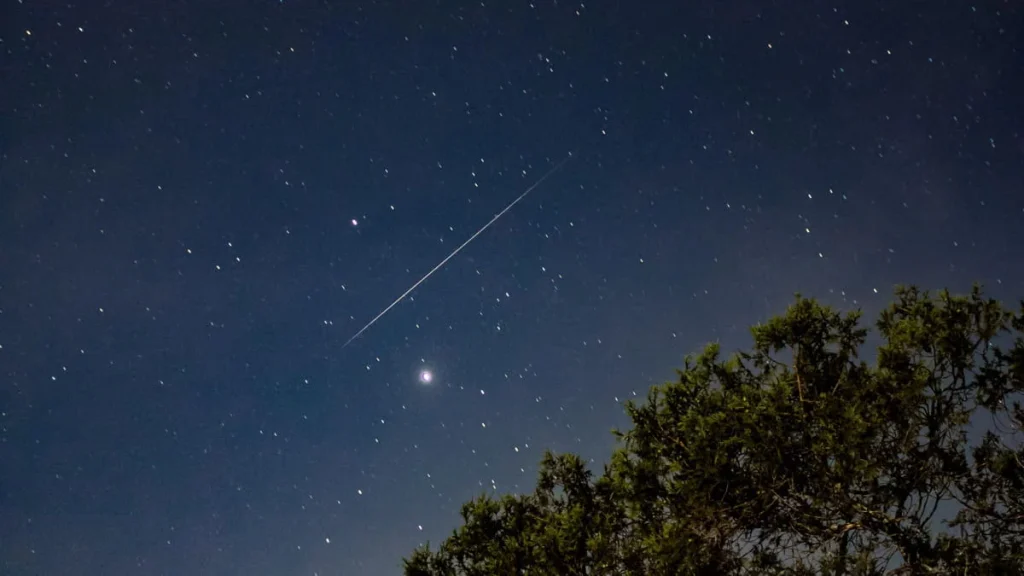 April 2026 Menyuguhkan Tiga Fenomena Langit Spektakuler: Komet MAPS, Pertemuan Bulan dengan Tiga Planet, dan Hujan Meteor Lyrid