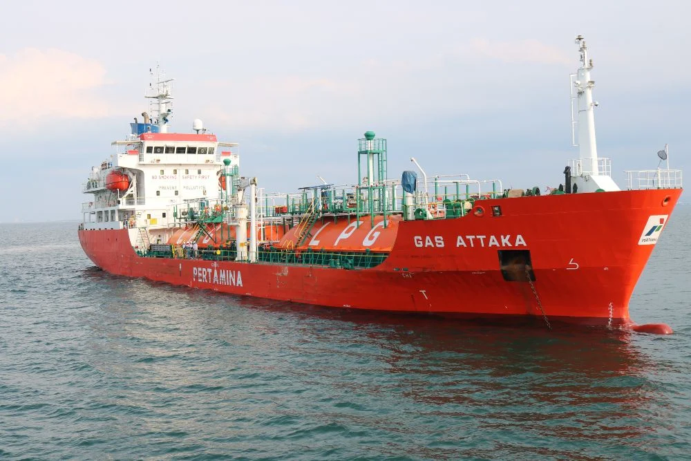 Armada Kapal LPG Pertamina MT Gas Attaka Sandar di Amurang, Perkuat Distribusi Energi di Tengah Tantangan Global