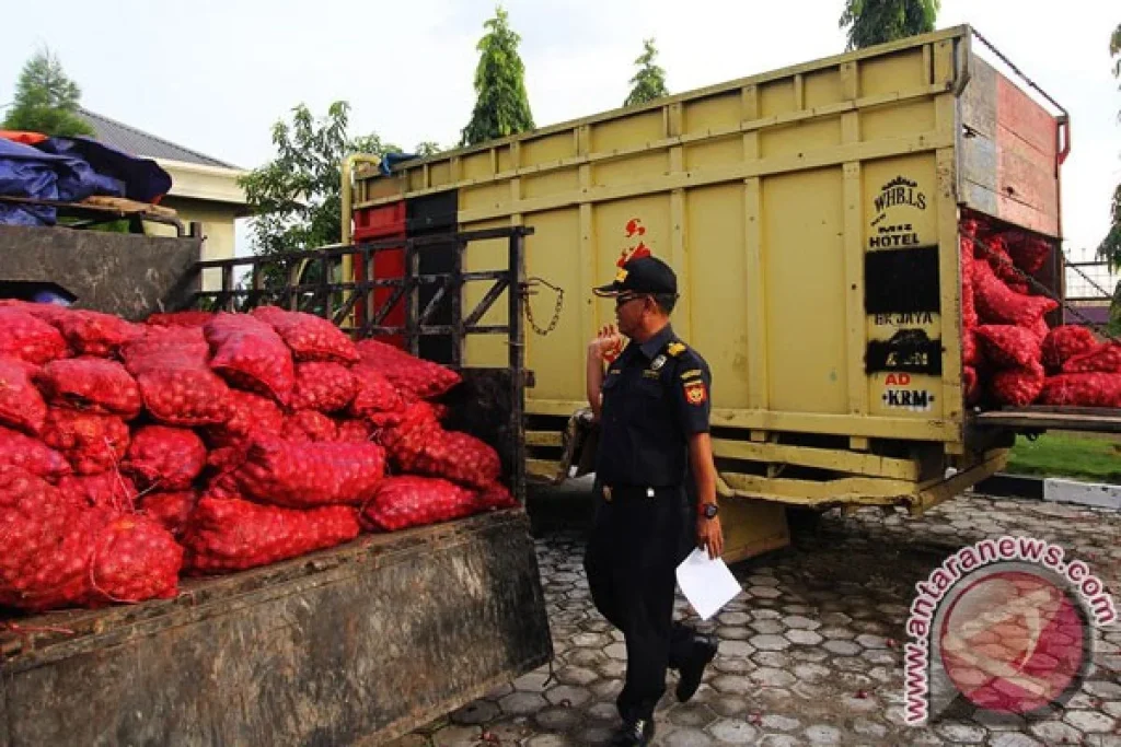 Bareskrim Polri Sita 23 Ton Bawang dan Cabai Impor Ilegal di Pontianak