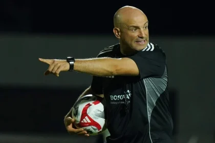 Bernardo Tavares Sorot Penalti Awal yang Menjadi Penyebab Kekalahan Persebaya 0-3 dari Persija