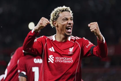 Cedera Hugo Ekitike Picu Kekhawatiran Arne Slot Jelang Laga Penentu Liverpool