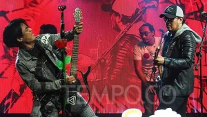 Charly Van Houten dan Setia Band Guncang Zepp KL, Lagu Baru 'Hilang Ingatan' Langsung Dihafal Fans