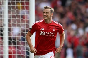 Chris Wood Penalty Bawa Nottingham Forest Unggul 1-0 atas Aston Villa di Leg Pertama Semi Final Europa League