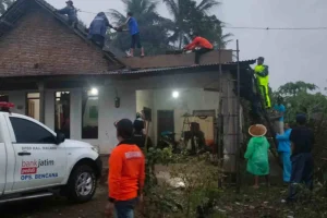 Cuaca Ekstrem Binjai: Angin Kencang Hujan Deras Merusak 13 Rumah Warga