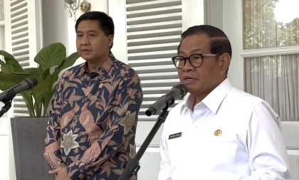 Dirut KAI Dampingi Menteri Maruarar Sirait Tinjau Bantaran Rel untuk Proyek Perumahan di Jakarta