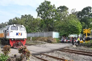 DPR Serukan Pemerintah Segera Atasi Ribuan Perlintasan Kereta Api yang Rawan Kecelakaan