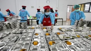 Fakta Menarik di Balik Klarifikasi Uya Kuya soal Hoaks Dapur MBG