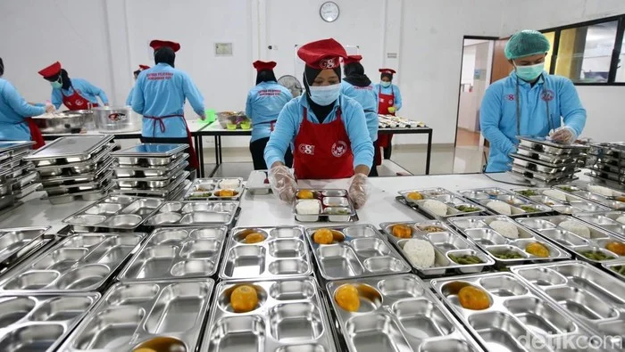 Fakta Menarik di Balik Klarifikasi Uya Kuya soal Hoaks Dapur MBG