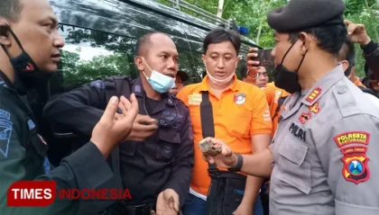 Gegana Jatim Diterjunkan Selidiki Benda Mirip Torpedo di Sumenep, Dipantau Polisi