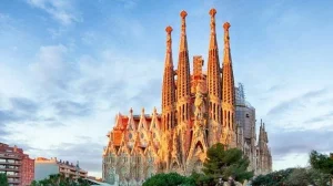 Gereja Tertinggi Dunia Selesaikan Puncak Salib Setelah 144 Tahun Pembangunan