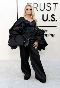Glamor di Red Carpet: Dari Fergie hingga Michèle Lamy, Penampilan Tamu Fashion Trust U.S. Awards 2026