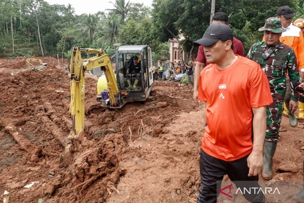 Gubernur Jateng Janjikan Relokasi Warga Terdampak Tanah Bergerak di Jangli, Semarang