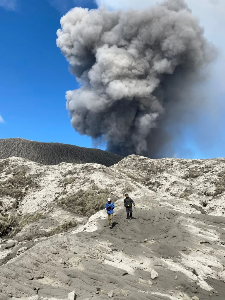 Gunung Dukono Erupsi, Abu Vulkanik Mencapai 1,4 km di Halmahera Utara