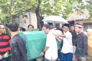 Guru PNS Baru Selesai S2 Meninggal dalam Kecelakaan Kereta, Keluarga Berduka Mendalam