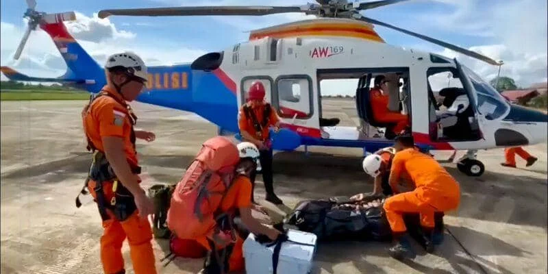 Helikopter PK‑CFX Hilang Kontak di Sekadau, Tim SAR Temukan Serpihan Ekor 3 km Barat
