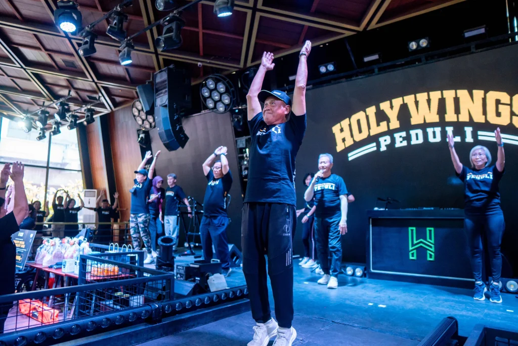 Holywings Peduli Gelar Senam Line Dance di Surabaya untuk Rayakan Hari Kesehatan Sedunia