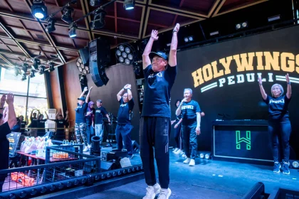 Holywings Peduli Gelar Senam Line Dance di Surabaya untuk Rayakan Hari Kesehatan Sedunia