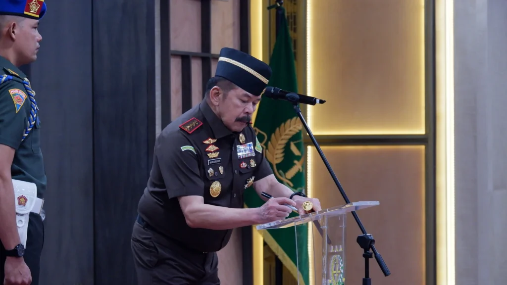 Jaksa Agung Lantik Kajati Baru, Tegaskan Pelanggar Disiplin Tak Dapat Promosi
