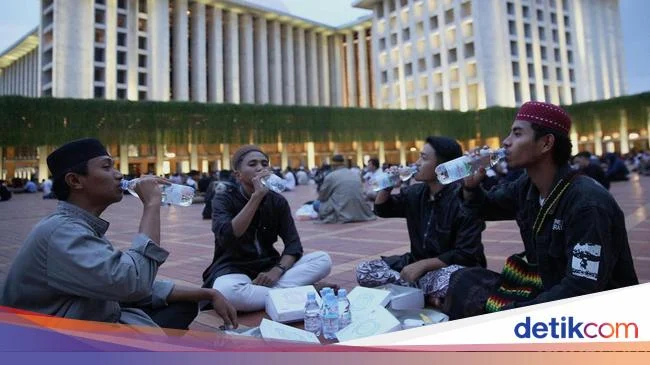 Jemaah Berbagai Daerah Ikuti I’tikaf Qiyamul Lail di Masjid Istiqlal