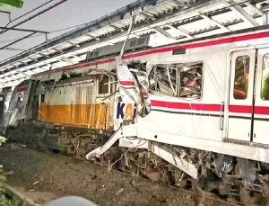 KA Argo Bromo Tabrak KRL di Stasiun Bekasi Timur, Penumpang Terjepit di Gerbong Khusus Wanita