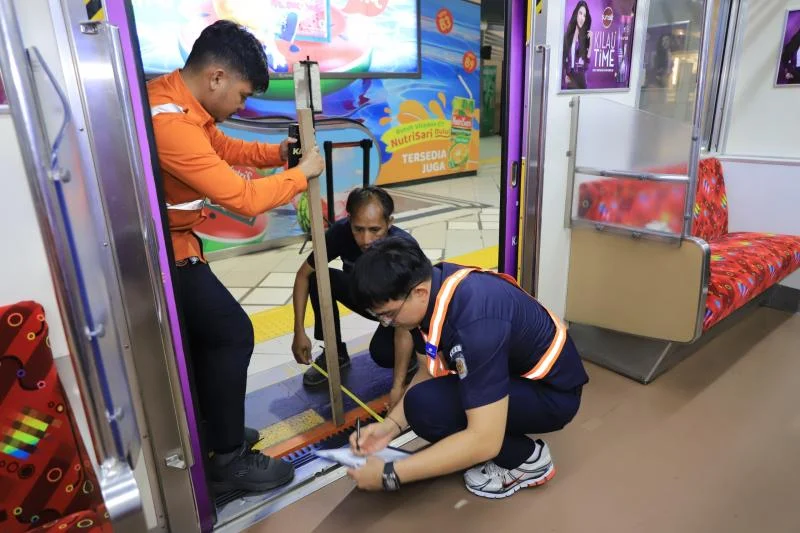 KAI Services Tegaskan Prioritas Keselamatan Penumpang KRL di Jakarta: Langkah Tegas terhadap Overcrowding