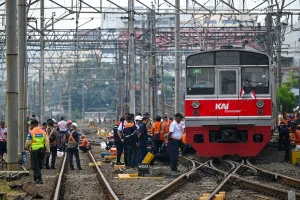KAI Setop Semua Perjalanan Jakarta-Jawa untuk Evakuasi Korban Tabrakan KRL