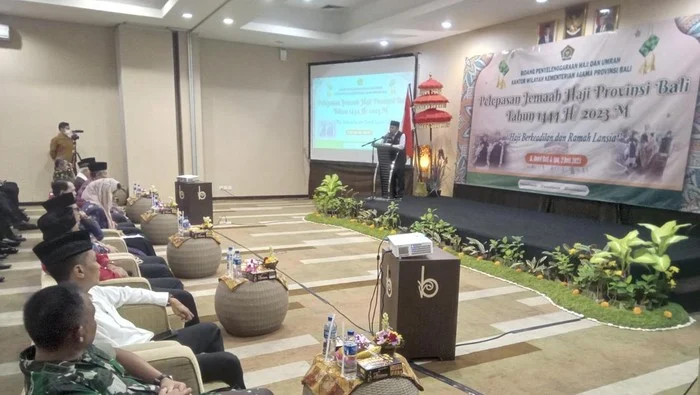 Kanwil Kemenhaj Bali Lepas 698 Jemaah Haji, Termasuk Pemuda 17 Tahun ke Tanah Suci