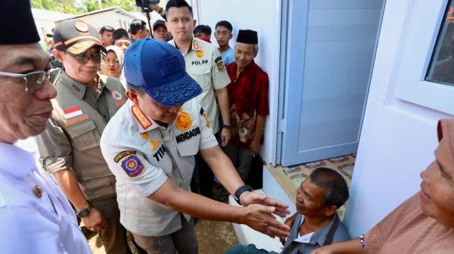 Kasatgas Tito Karnavian Dorong Rehabilitasi di Desa Sekumur, Aceh Tamiang: Bantuan Darurat dan Rencana Huntap