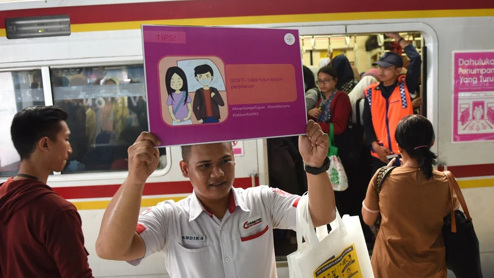 KCI Gelar Kampanye Anti Pelecehan Seksual di Stasiun Sudirman untuk Memperingati Hari Kartini