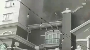 Kebakaran Apartemen Mediterania di Jakarta Barat: Asap Tembus Lantai 33, 20 Penghuni Dilarikan ke RS