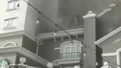 Kebakaran Apartemen Mediterania di Jakarta Barat: Asap Tembus Lantai 33, 20 Penghuni Dilarikan ke RS