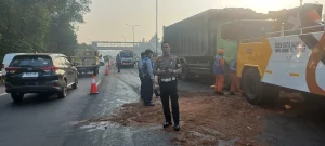 Kecelakaan Beruntun di Tol JORR Arah Kampung Rambutan, Empat Penumpang Luka Ringan