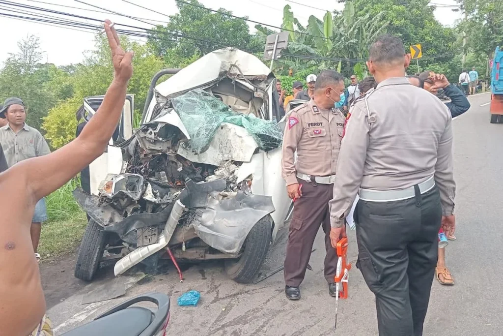 Kecelakaan Beruntun Maut di Jalur Probolinggo-Lumajang, Sedan Ringsek, Empat Korban Meninggal