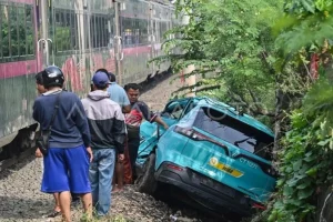 Kecelakaan Kereta Api di Bekasi: Sopir Taksi Listrik Green SM Terlibat, Fakta Mencengangkan