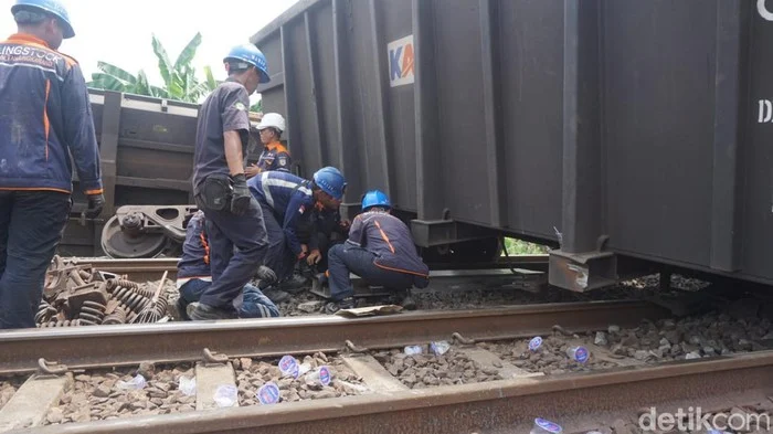Kecelakaan Kereta Api di Stasiun Bekasi: Tiga Meninggal, 29 Luka, Evakuasi Terhambat
