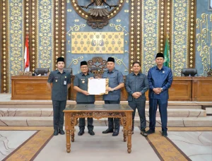 Kemas Faried Apresiasi Langkah Cepat Pemkot Jambi dalam Penyerahan Bantuan Kebakaran