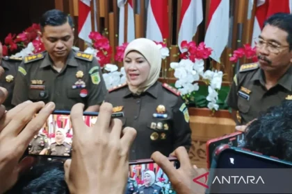 Khofifah Serahkan Proses Hukum Kepala Daerah Jatim yang Ditangkap KPK: Tiga Pejabat Terjerat Kasus Korupsi