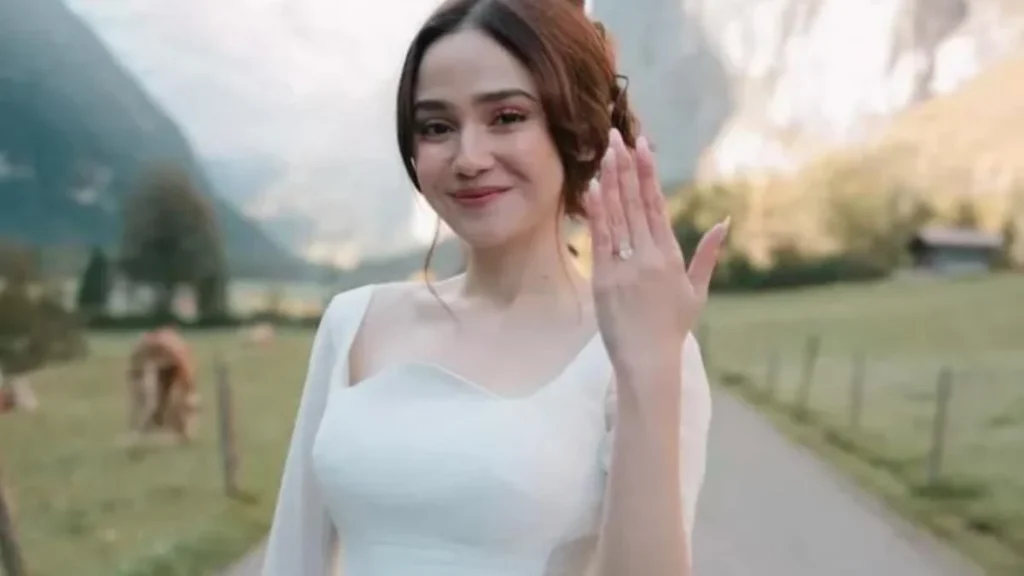 Kilau Mewah Perhiasan Prewedding Syifa Hadju Diperkirakan Bernilai Rp 250 Juta