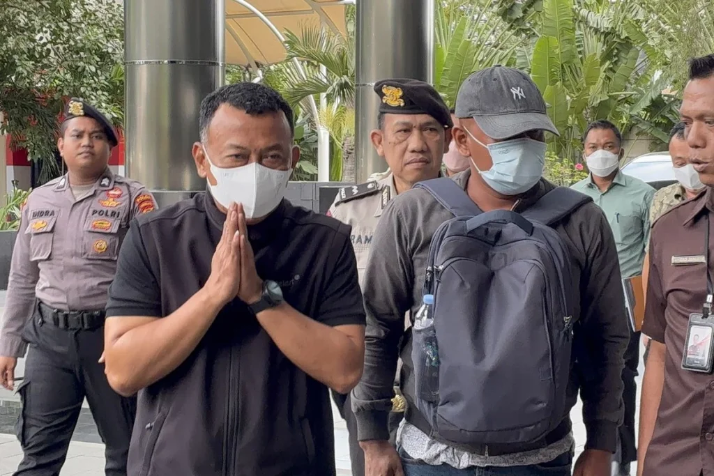 KPK Gencar Tangkap Bupati Tulungagung dan Adiknya dalam Operasi OTT Kasus Dugaan Pemerasan