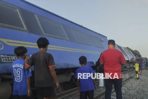 KRL Temperan Taksi Lalu Tabrak Argo Bromo di Bekasi Timur, Penumpang Dievakuasi