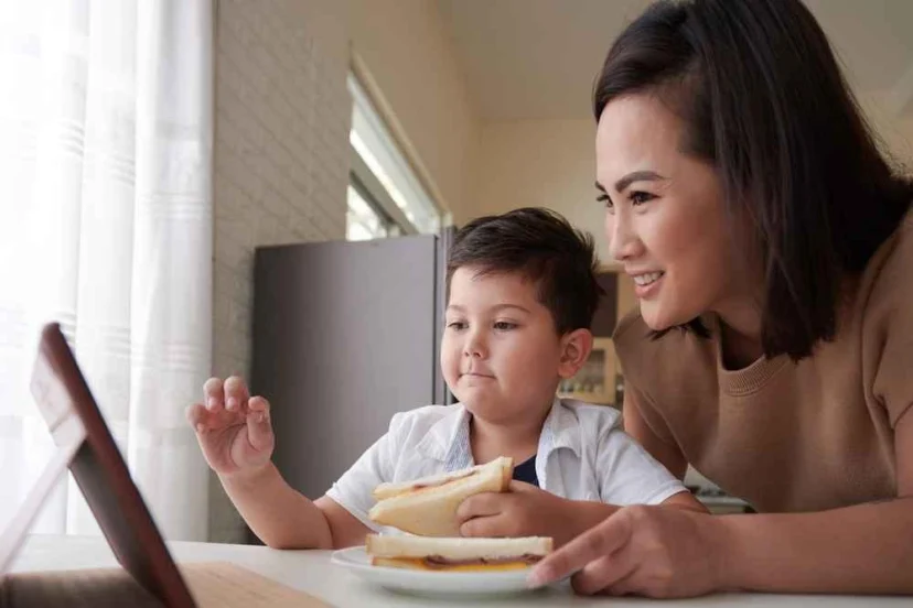 Makan Sambil Menatap Layar: Dampak pada Pencernaan yang Perlu Diketahui