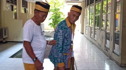 Mbah Sarjo Jual Tanah Demi Haji di Usia Senja: Sebuah Kisah Inspiratif