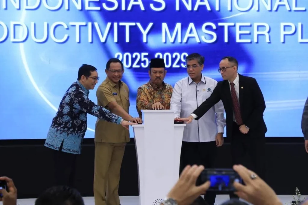Menaker Tekankan Urgensi Adaptasi AI bagi Tenaga Kerja Indonesia