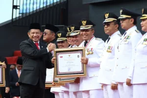 Mendagri Tito Tegaskan Penghargaan Pemda sebagai Kunci Tingkatkan Kinerja dan Kepercayaan Publik