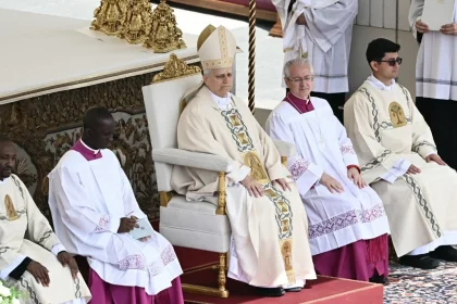 Misa Paskah Perdana Paus Leo XIV Serukan Perdamaian Global: Seruan Kasih dan Dialog untuk Mengakhiri Konflik