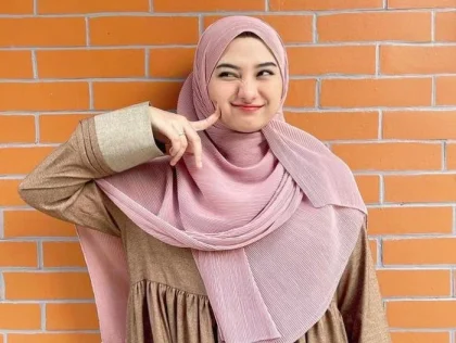 Nadzira Shafa Ungkap Luka Hati lewat Lagu "Jalan Tengah" yang Menggugah