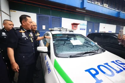 NYPD Tanggapi Queens Street Takeover, Kelompok Lompat ke Mobil Polisi Pecah Kaca Depan